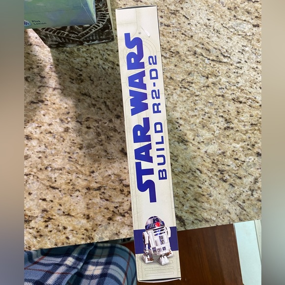 New Star Wars Build R2-D2 Model Kit - Picture 4 of 4